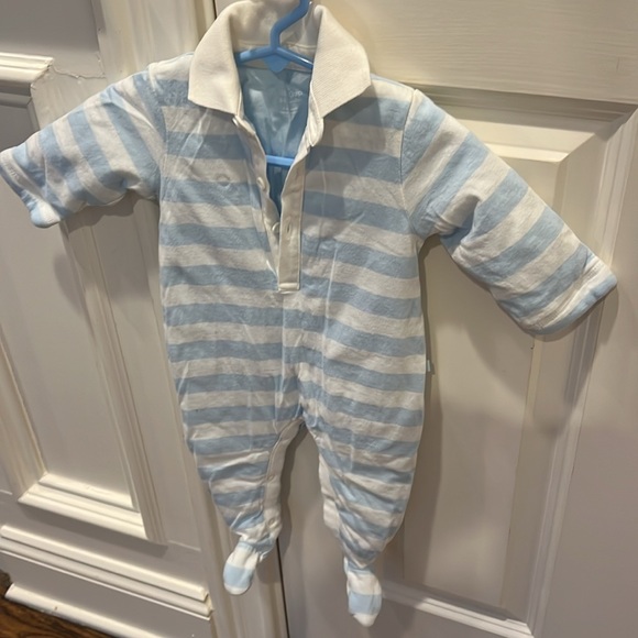 Like new baby gap size 3 to 6 months, onesie, baby blue and white striped - Picture 2 of 5